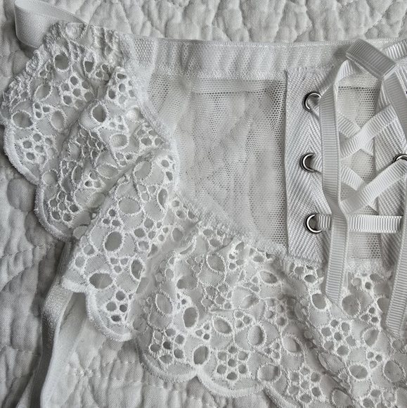 Victoria's Secret Dream Angels Eyelet And Mesh Lace Garter Belt XS/S - Picture 3 of 9